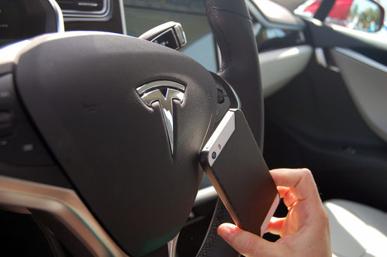 ˹Model S̼iPhone{